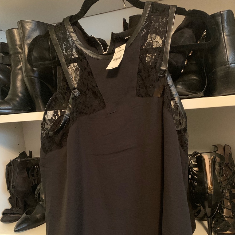 Express tank with lace detail